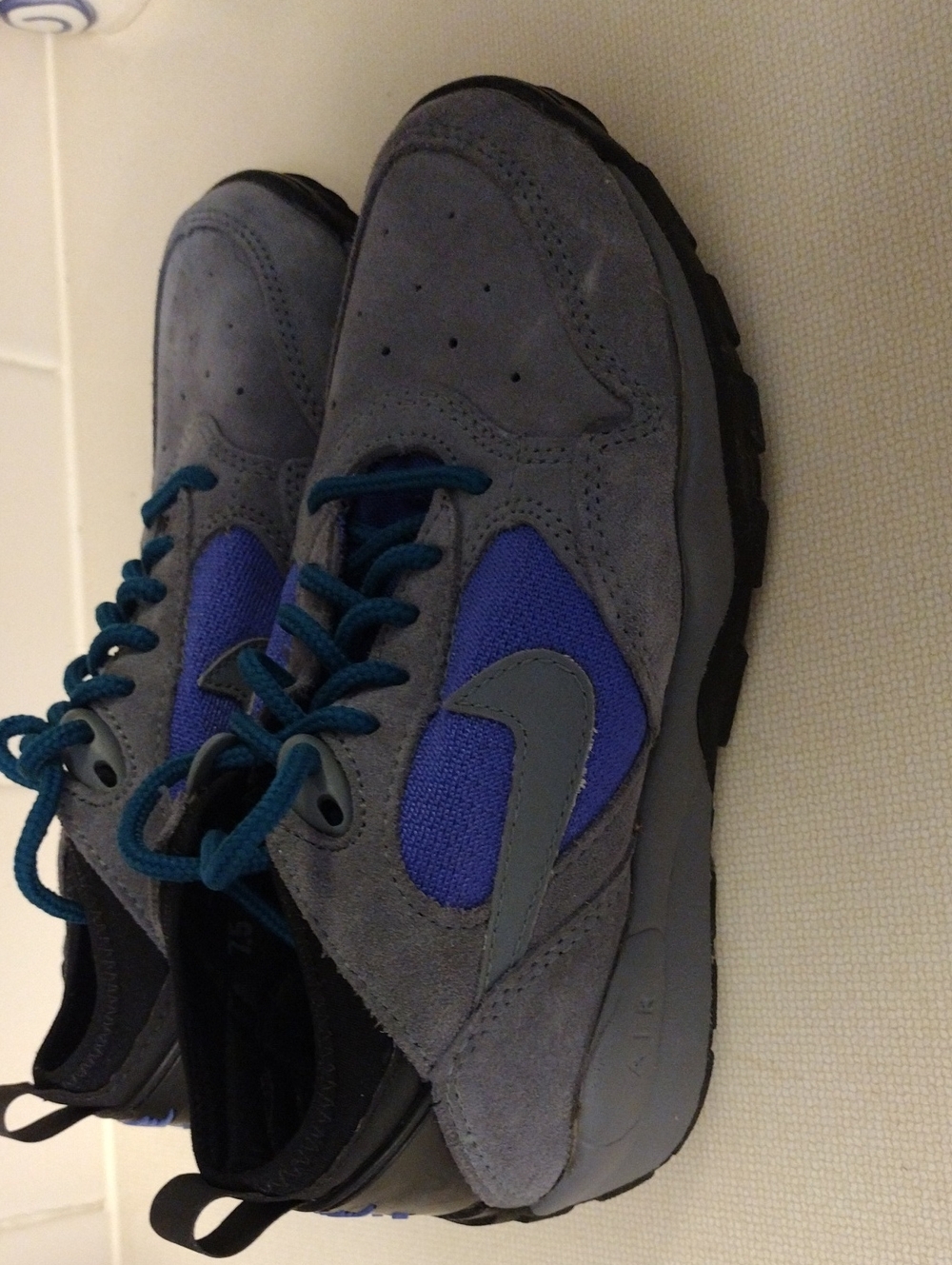 Nike Air Yewtah ACG 1990s Men's Suede Athletic Sneakers - Gray & Blue 7.5